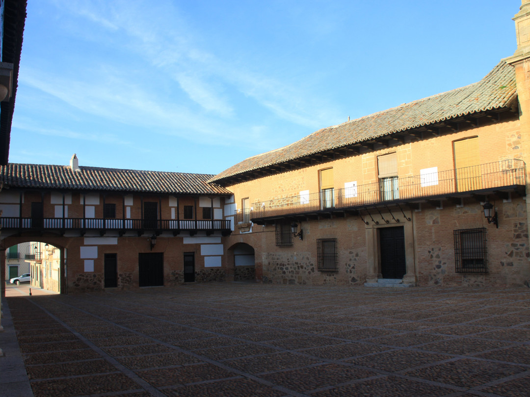 Iglesia del Santo Cristo del Valle-San Carlos del Valle必去景点