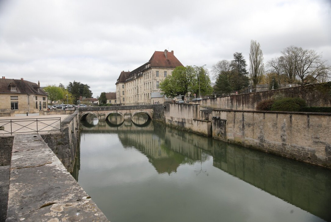 Pont Charles Nodier-多勒必去景点