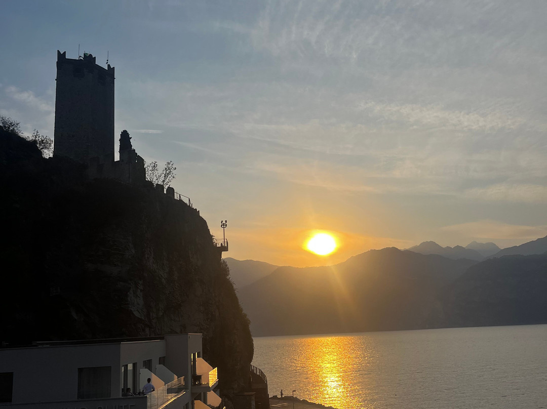 卡斯泰洛湖滨酒店主图