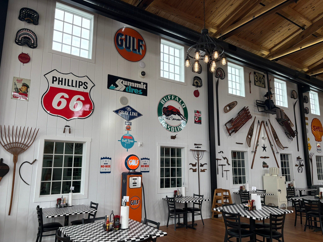 Bj's Pit Stop Bar & Grill