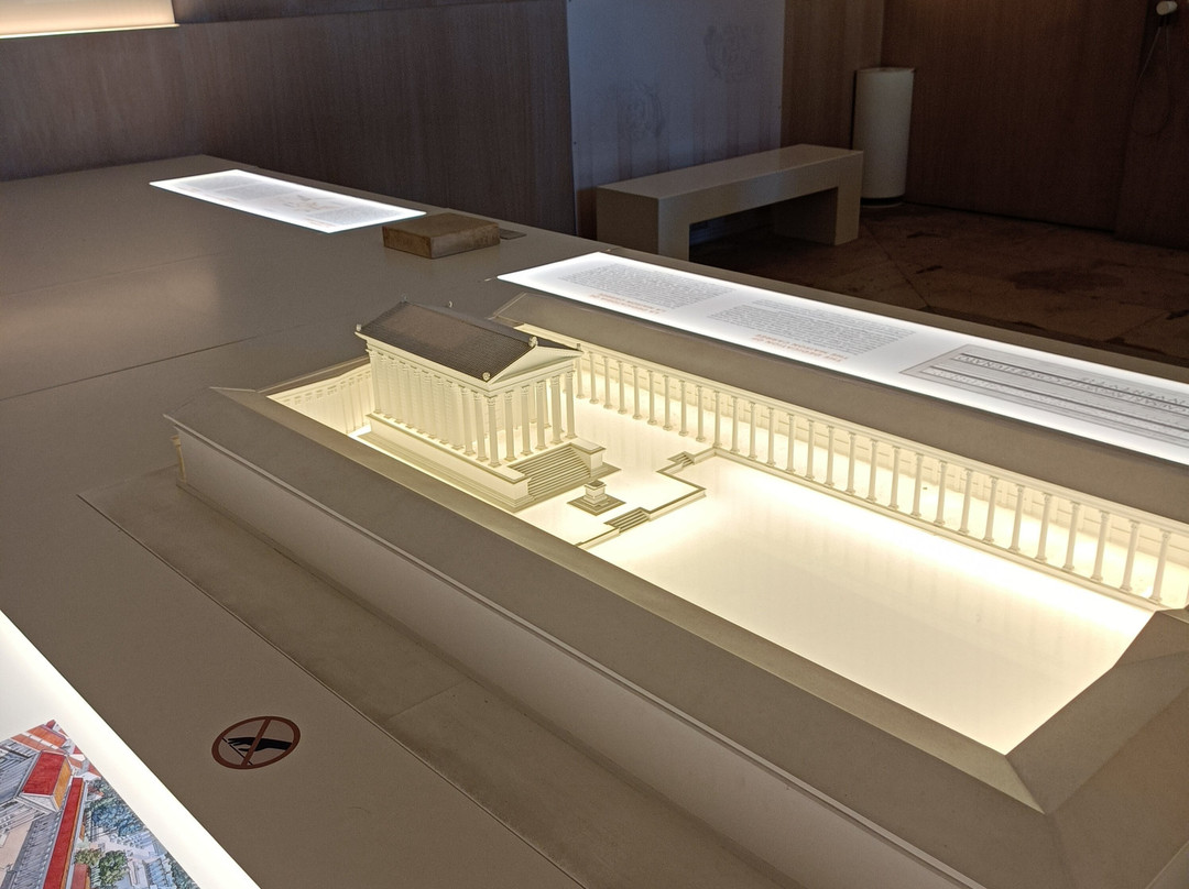 La Maison Carrée Nîmes-尼姆必去景点