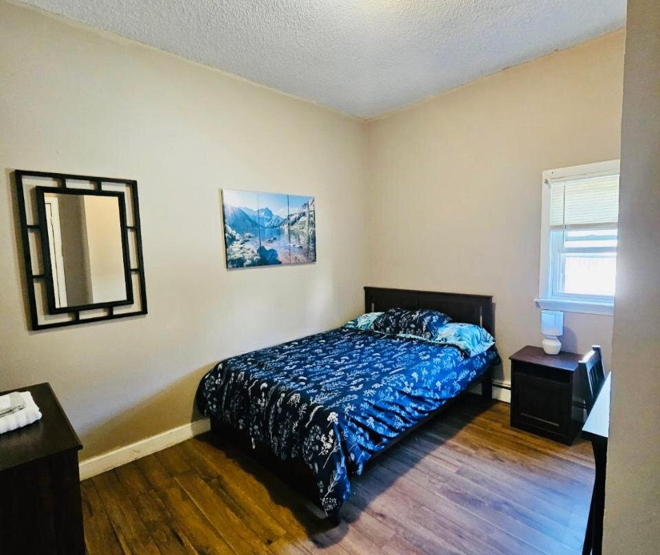 Suites on East Side near Whole Foods, Brown University, Miriam Hospital, MBTA, Downtown,