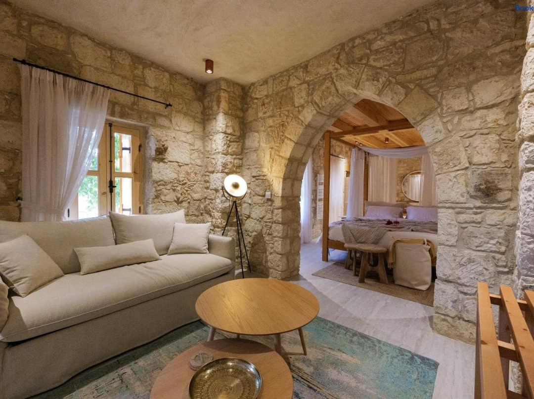Elinn Traditional Suites