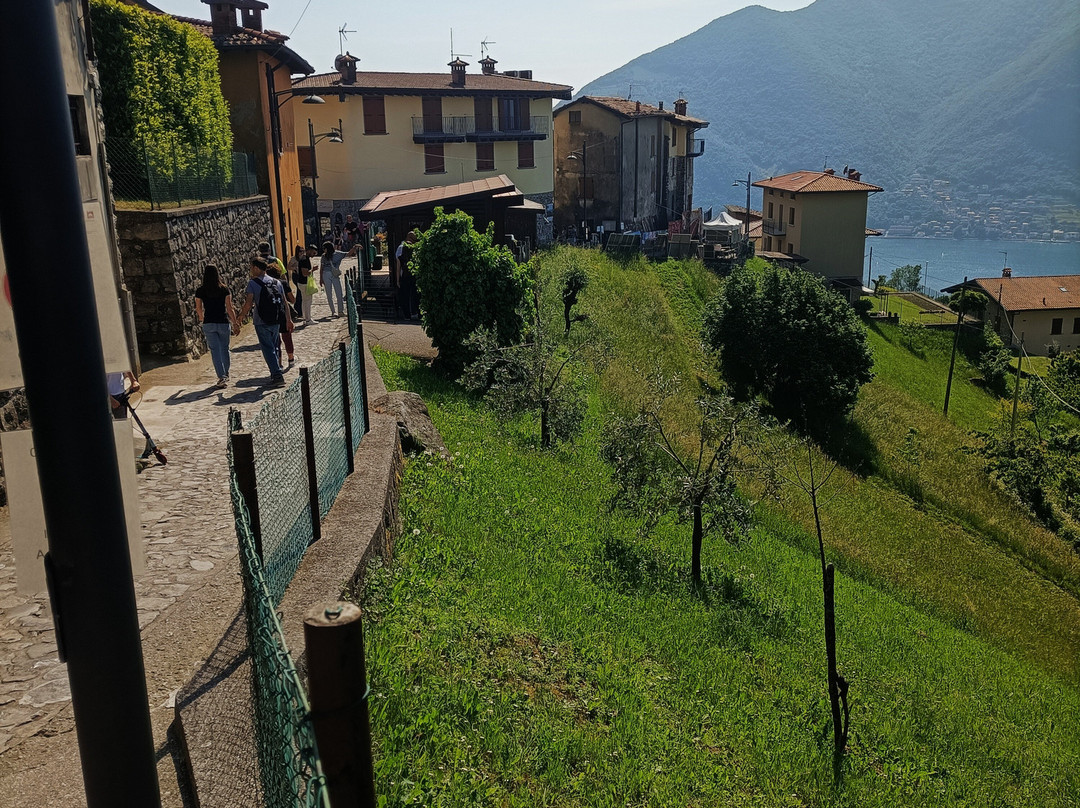 Hiking Trail to the Sanctuary of the Madonna della Ceriola-Peschiera Maraglio必去景点
