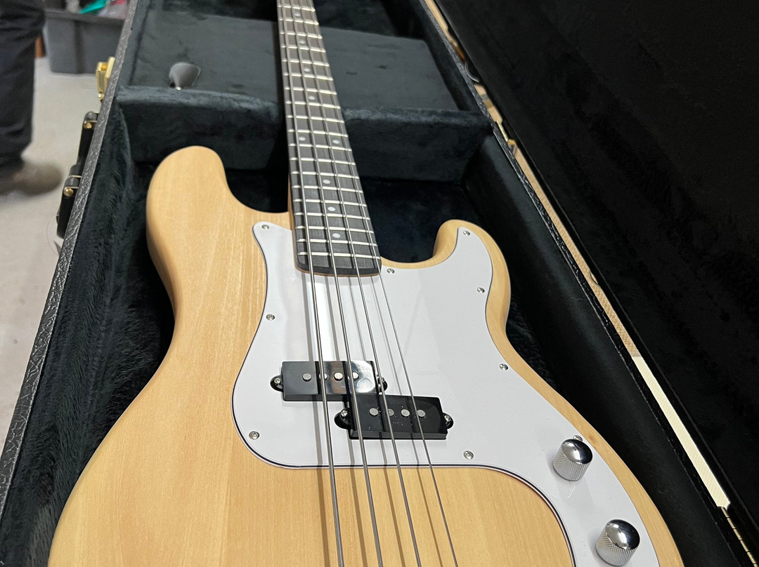 Wildwood Instruments - Guitar Making Courses & Art Gallery-戴尔斯福特必去景点