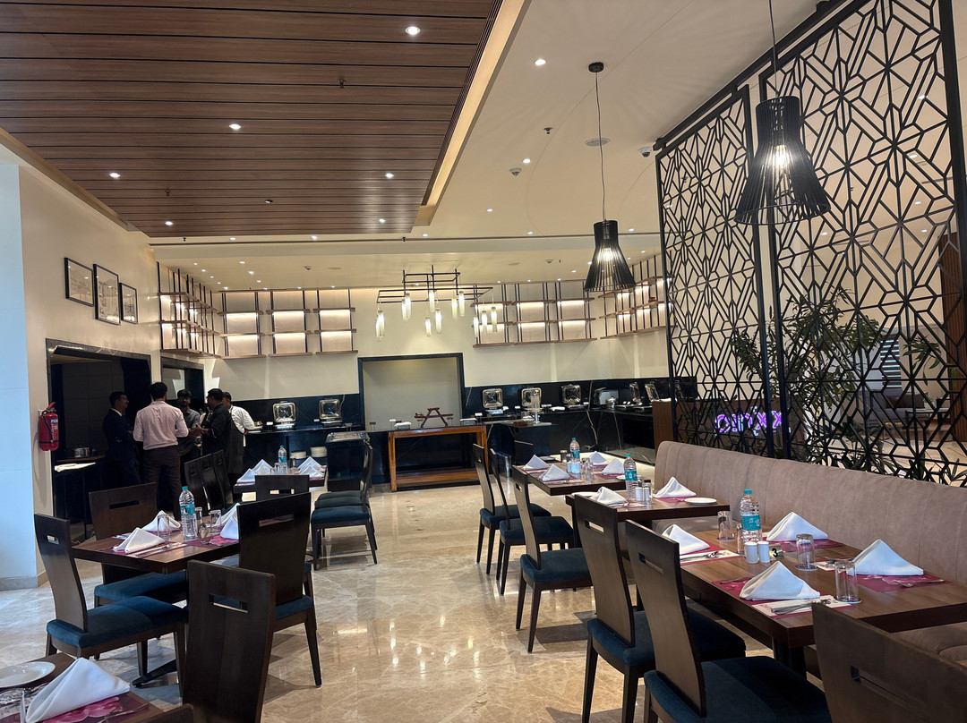 皇家兰花中央施莫加酒店主图