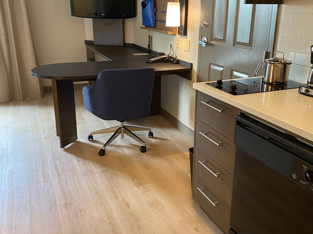 Candlewood Suites 温莎锁布拉德利ARPT主图