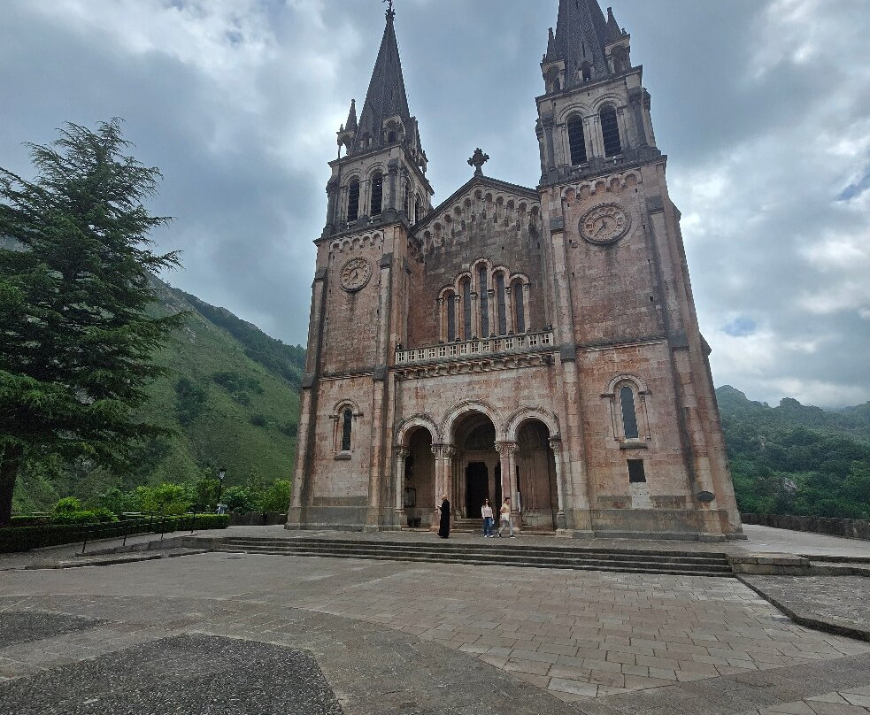 Santa Cueva de Covadonga-Covadonga必去景点
