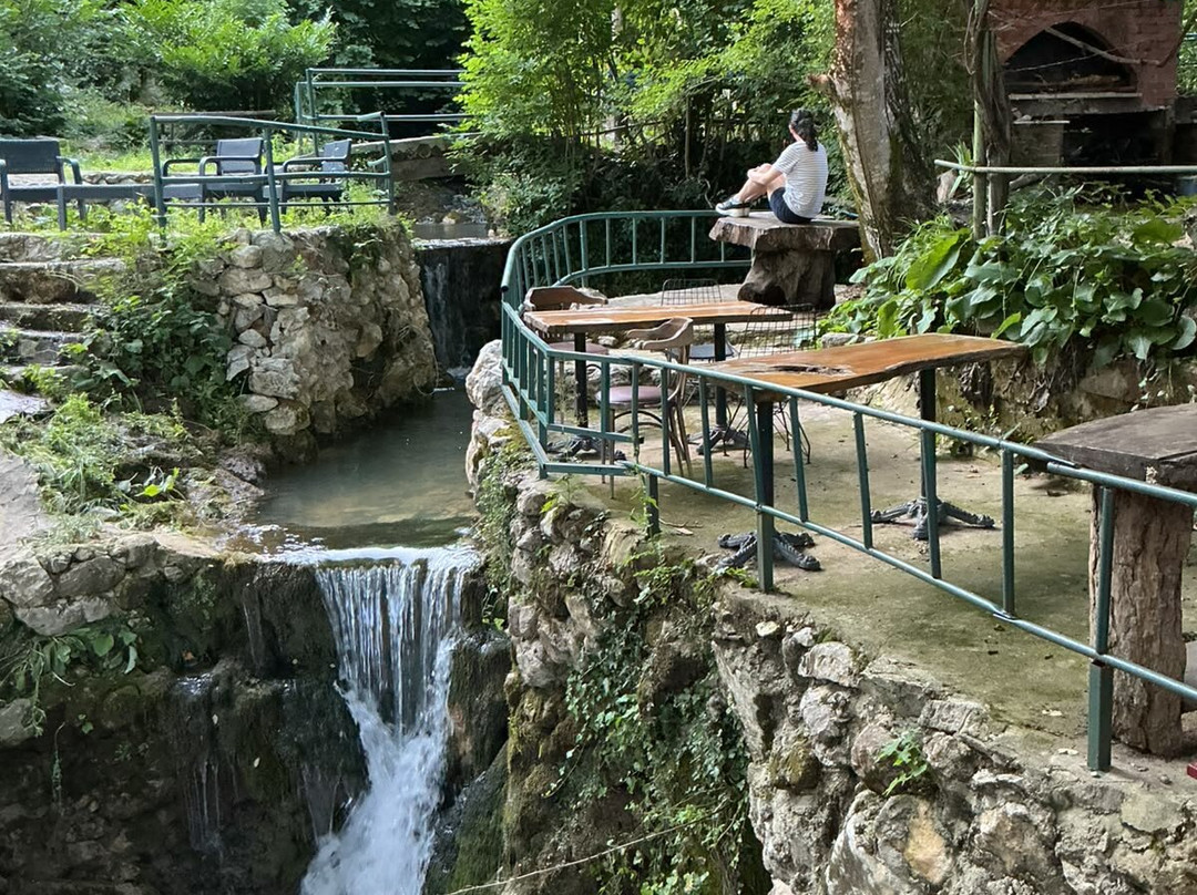 克雷山林小屋主图