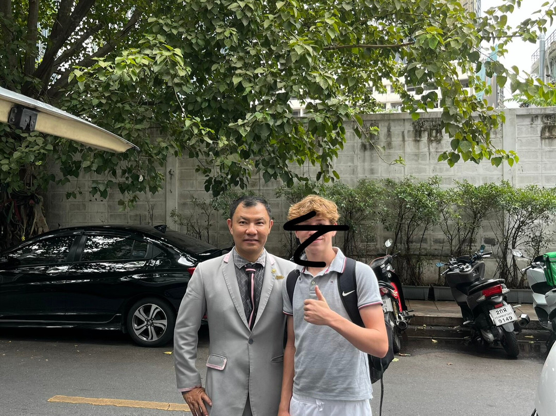 素坤逸57号萨利酒店主图