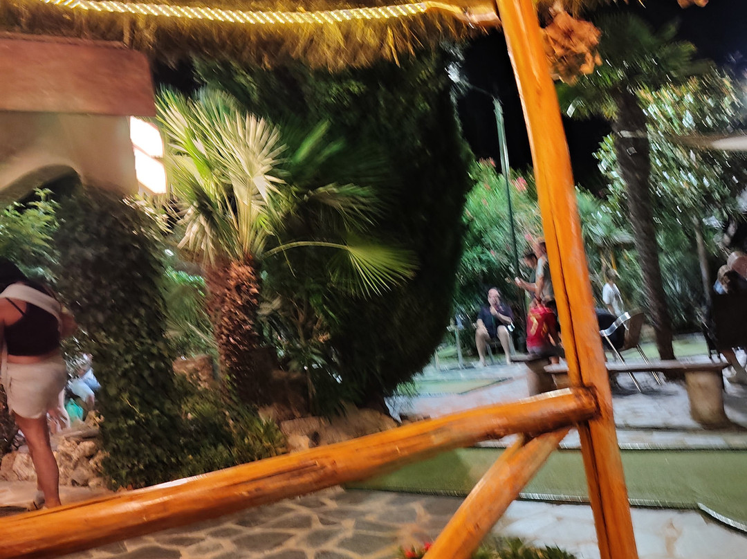 Minigolf Carmanso-艾姆布里亚布拉瓦必去景点