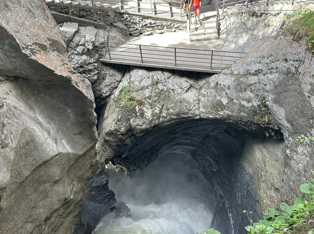 卢德本纳山谷瀑布-劳特布龙嫩必去景点