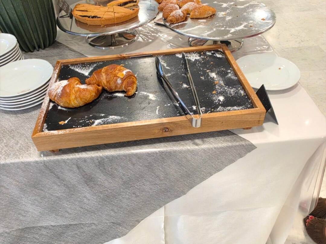 阿提留斯成人酒店主图