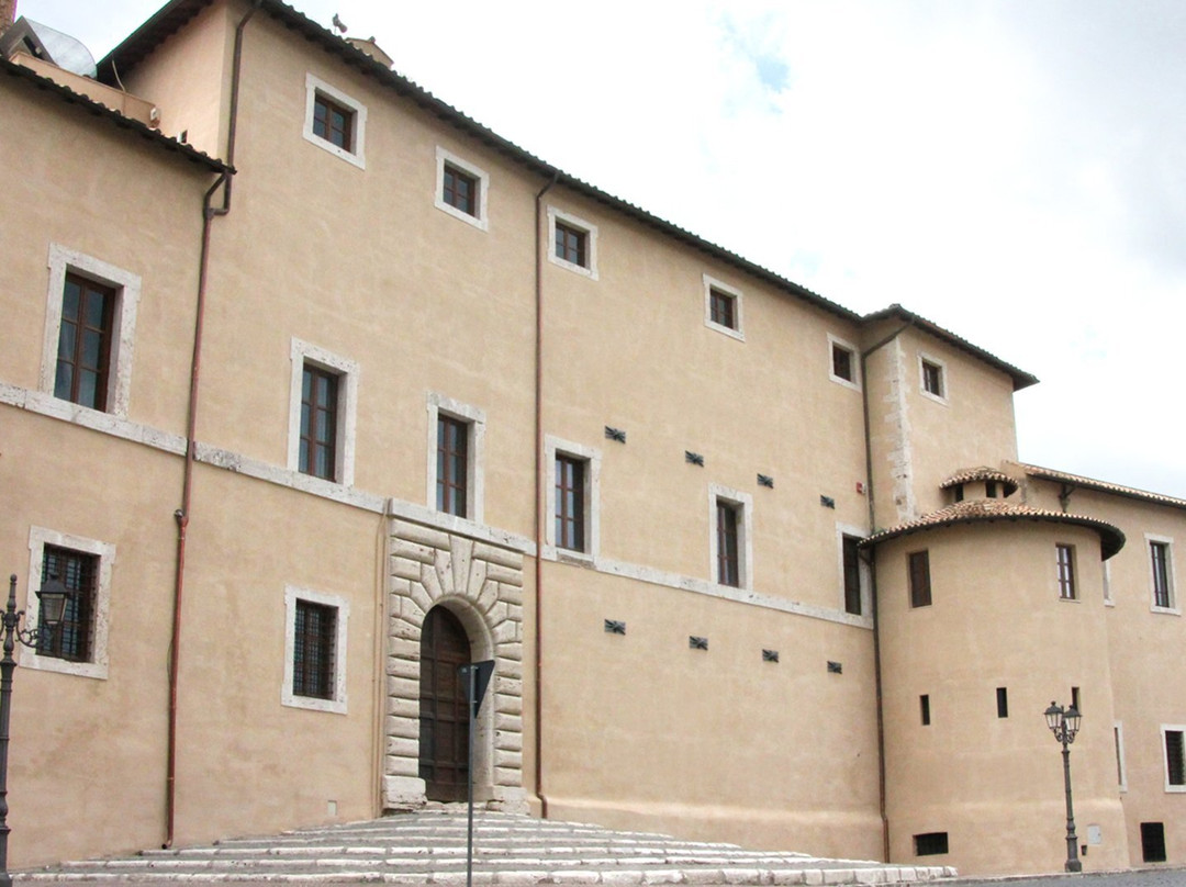 Palazzo Caetani-奇斯泰纳迪拉丁纳必去景点
