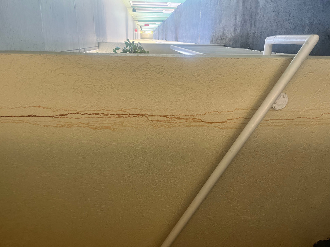 浪和沙滩酒店主图