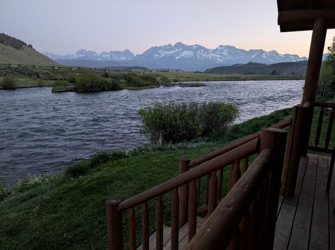 Stanley River Retreat & Cabins