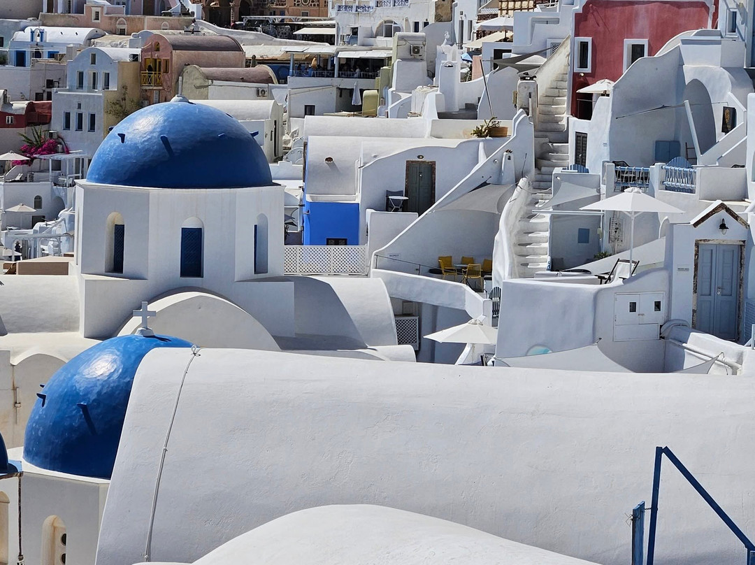 Picturesque Blue Dome Santorini-伊亚必去景点