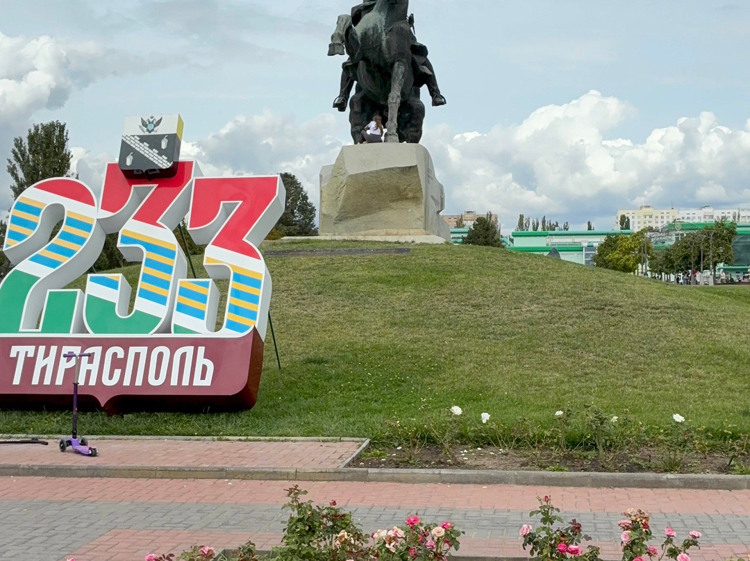 The Suvorov Monument-Tiraspol必去景点