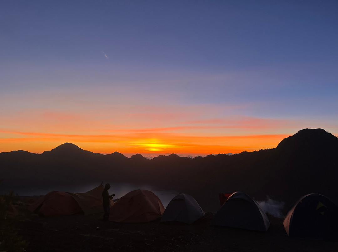 Trekking Rinjani Adventures-龙目岛必去景点