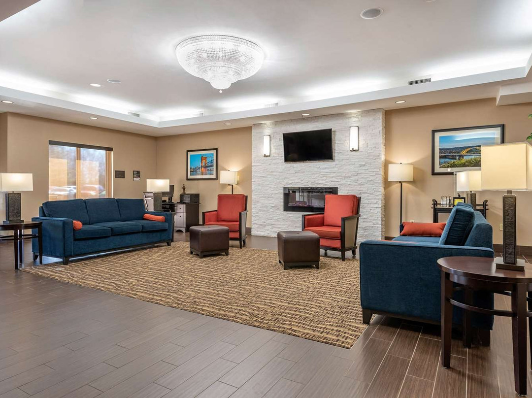 辛辛那提机场康福特套房酒店主图