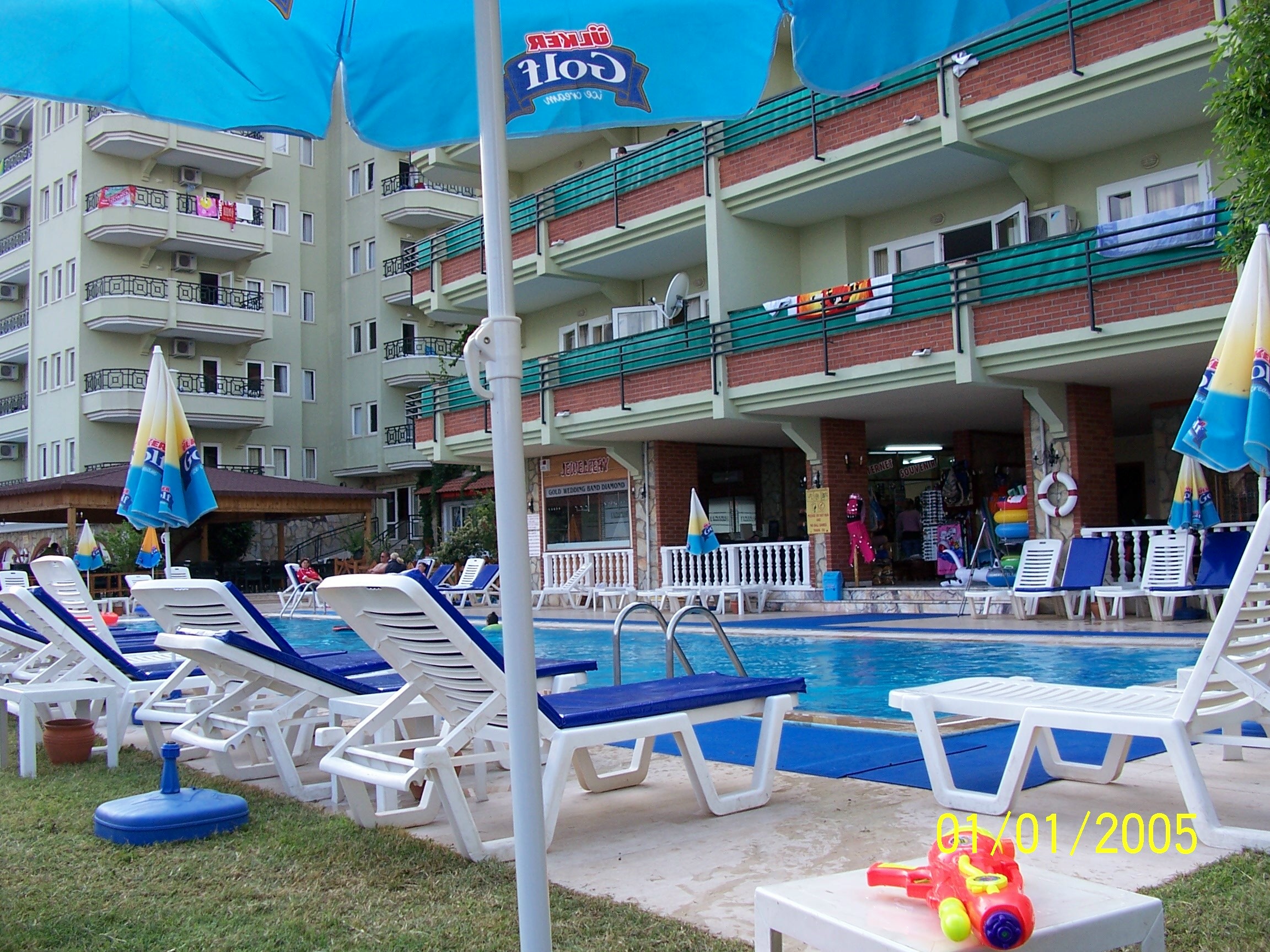 Lunamar Apartments-泳池