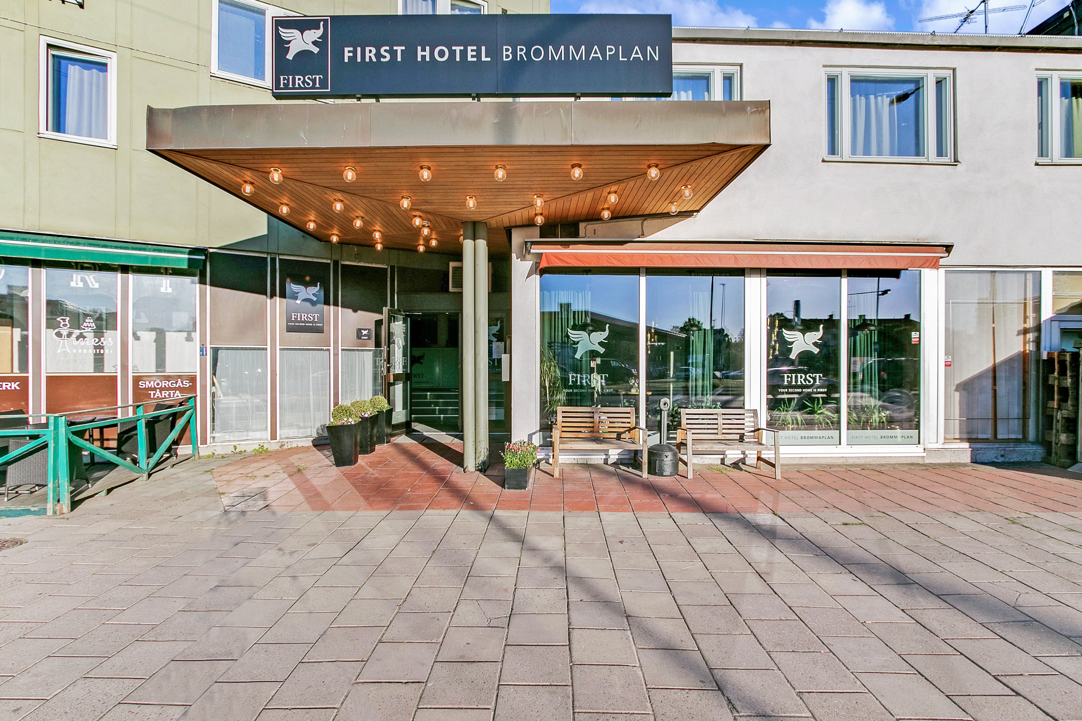 First Hotel Brommaplan-官方
