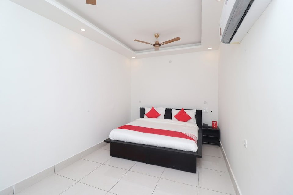 OYO 26989 Hotel Invogue