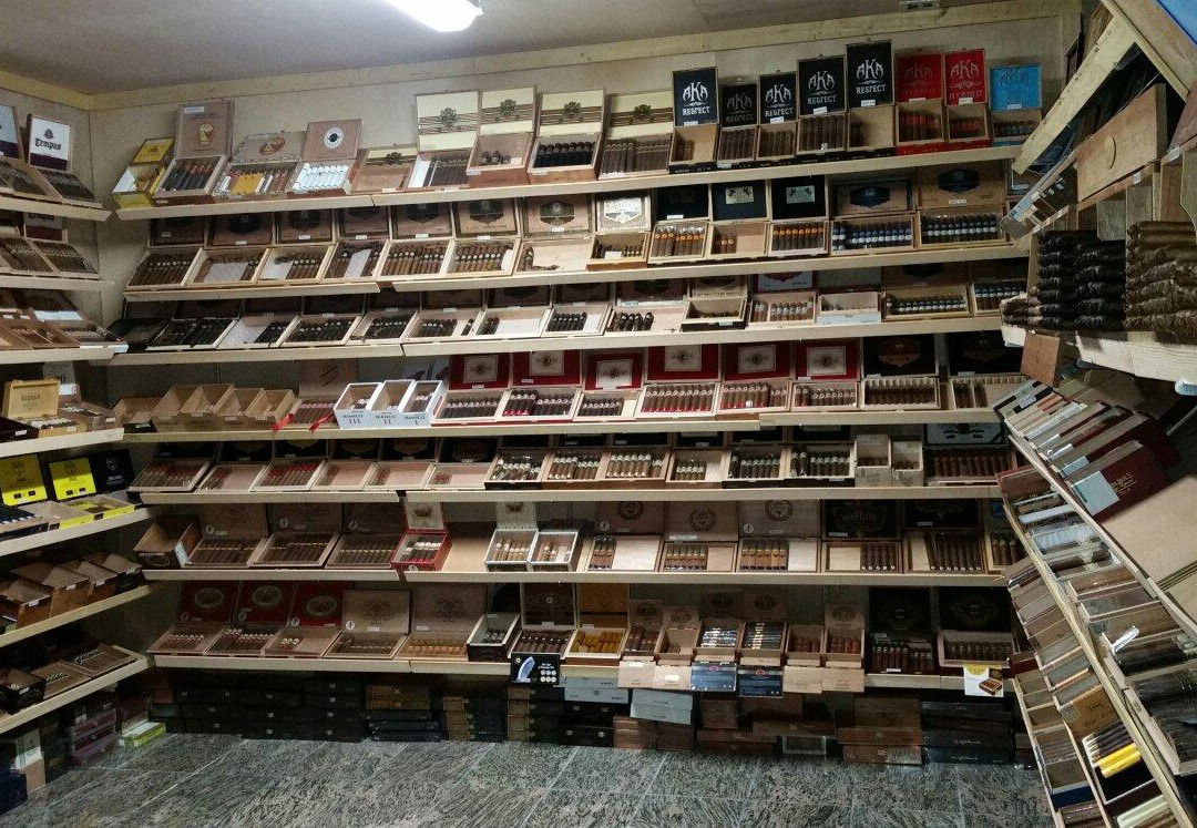 Havana Alley Cigar Shop and Lounge-盖维斯顿必去景点