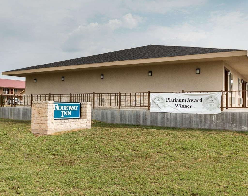 Rocksprings酒店住宿-Motel 6 Junction, TX Llano River