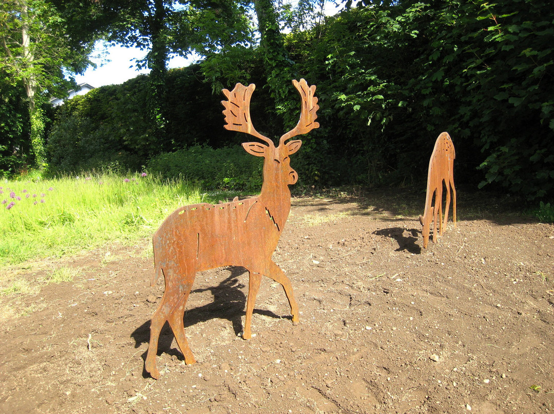 Sculpture Of Trio Of Deer景点图片