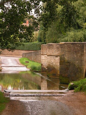 Geddington Bridge景点图片