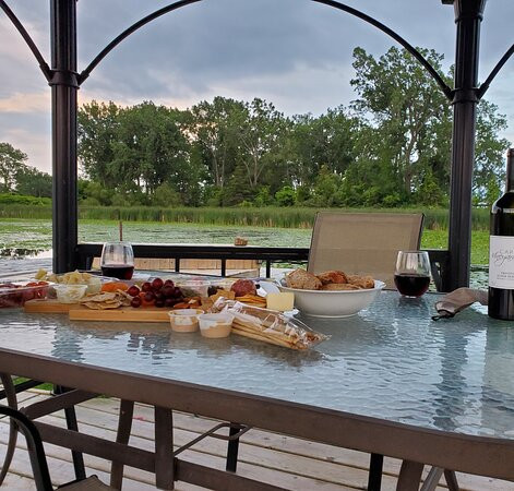 Hadovka Lakeside Inn主图