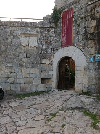 Monumento Castelo de Maceda主图