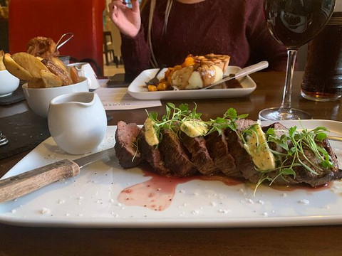 The Golden Boar主图