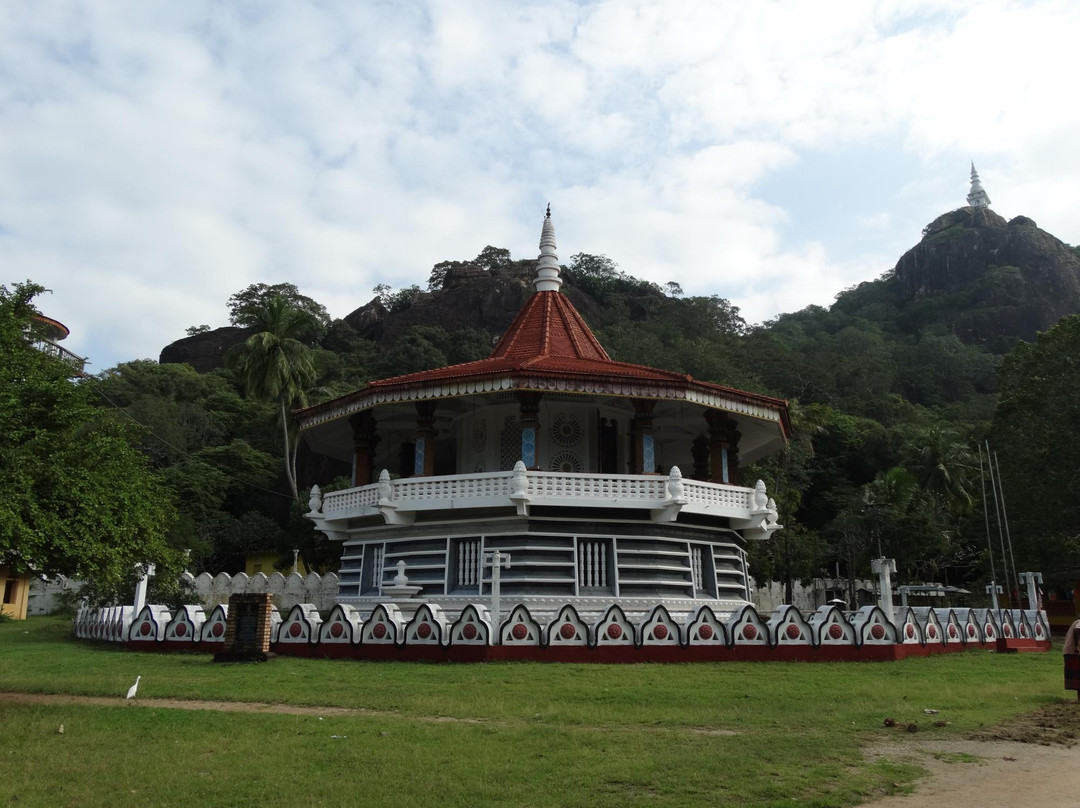 Dimbulagala Monastery景点图片