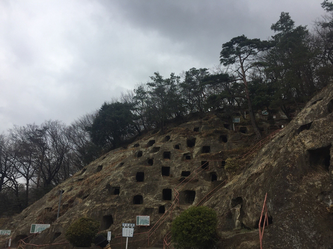 Yoshimi Hyakuana Tombs-吉见町必去景点