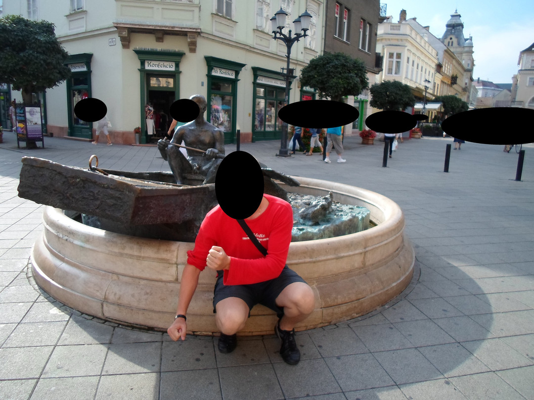Boatman Sculpture景点图片