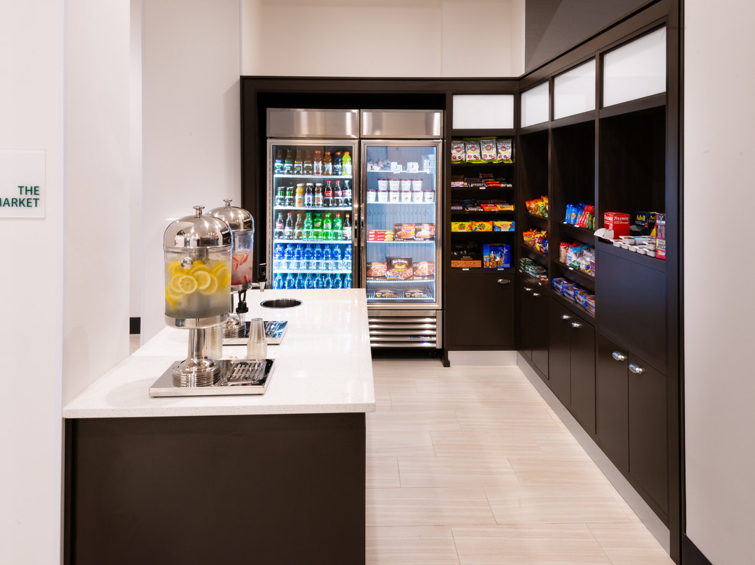 Holiday Inn & Suites Farmington Hills - Detroit Nw By IHG主图