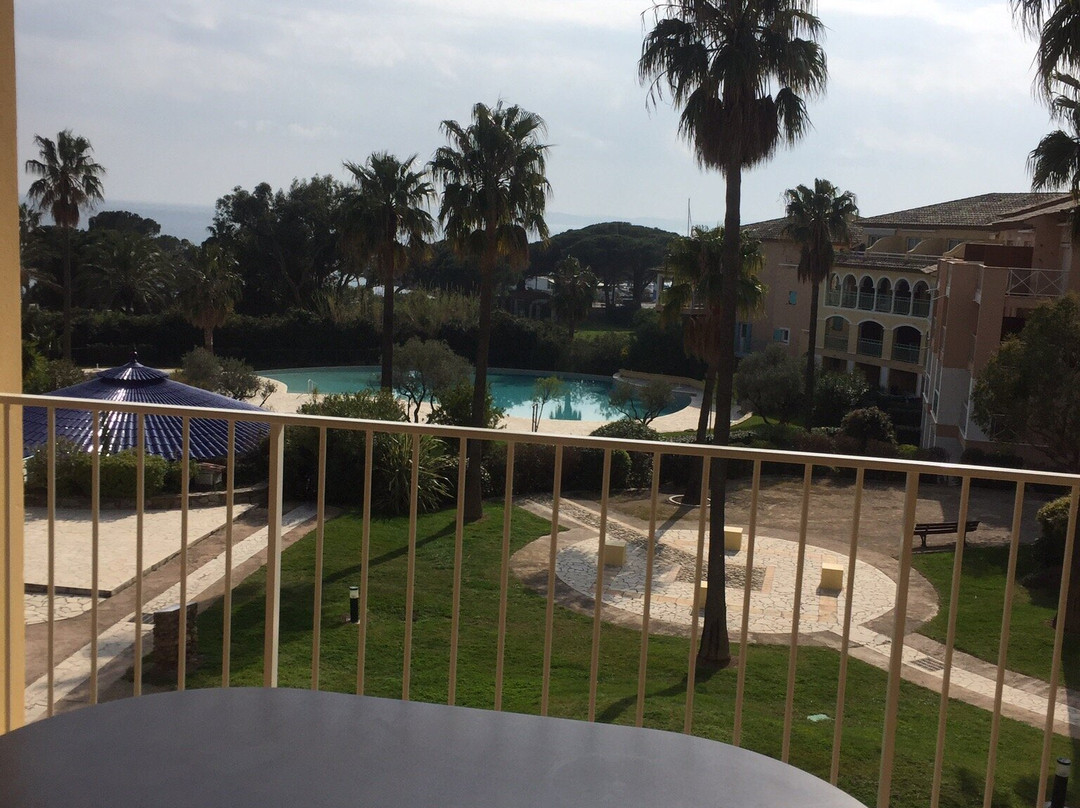 伊撒布海岸皮埃尔假日公寓酒店主图