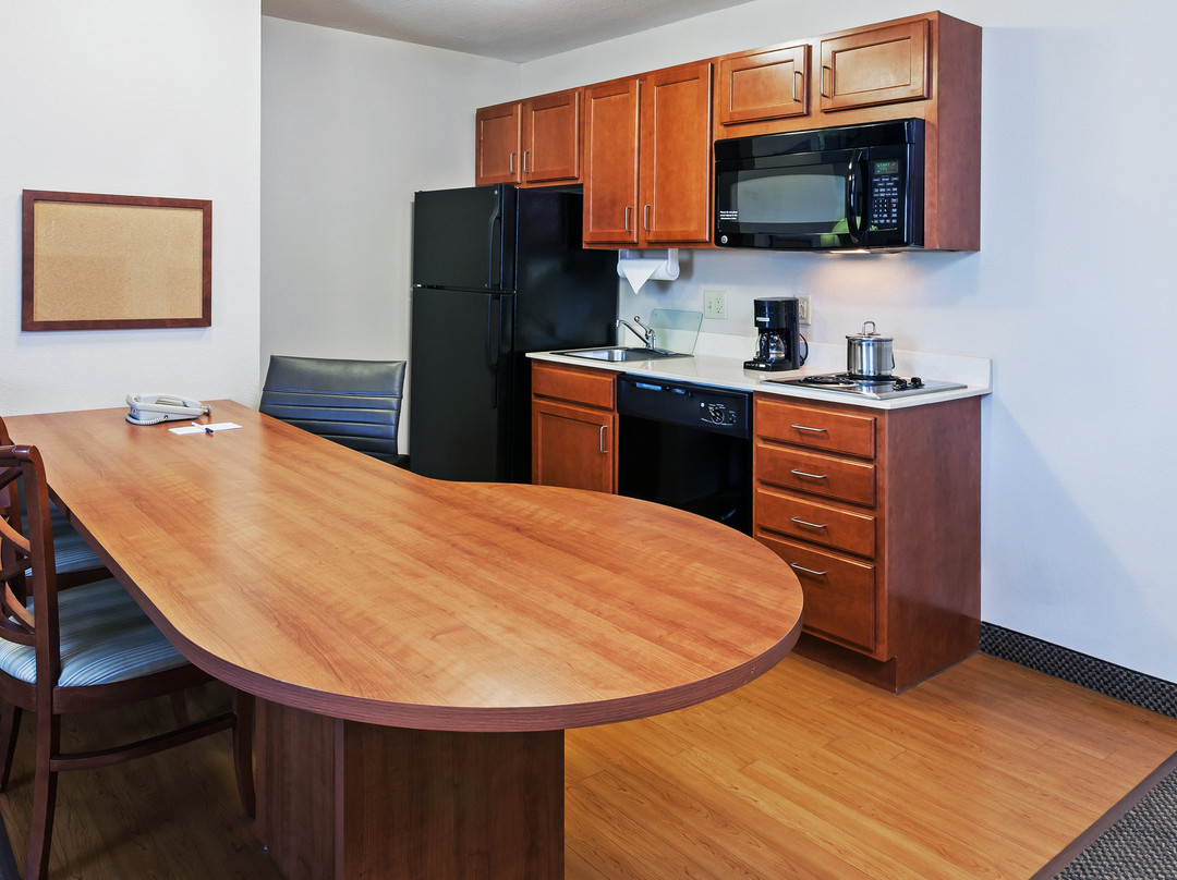 奥瓦索烛木套房酒店主图