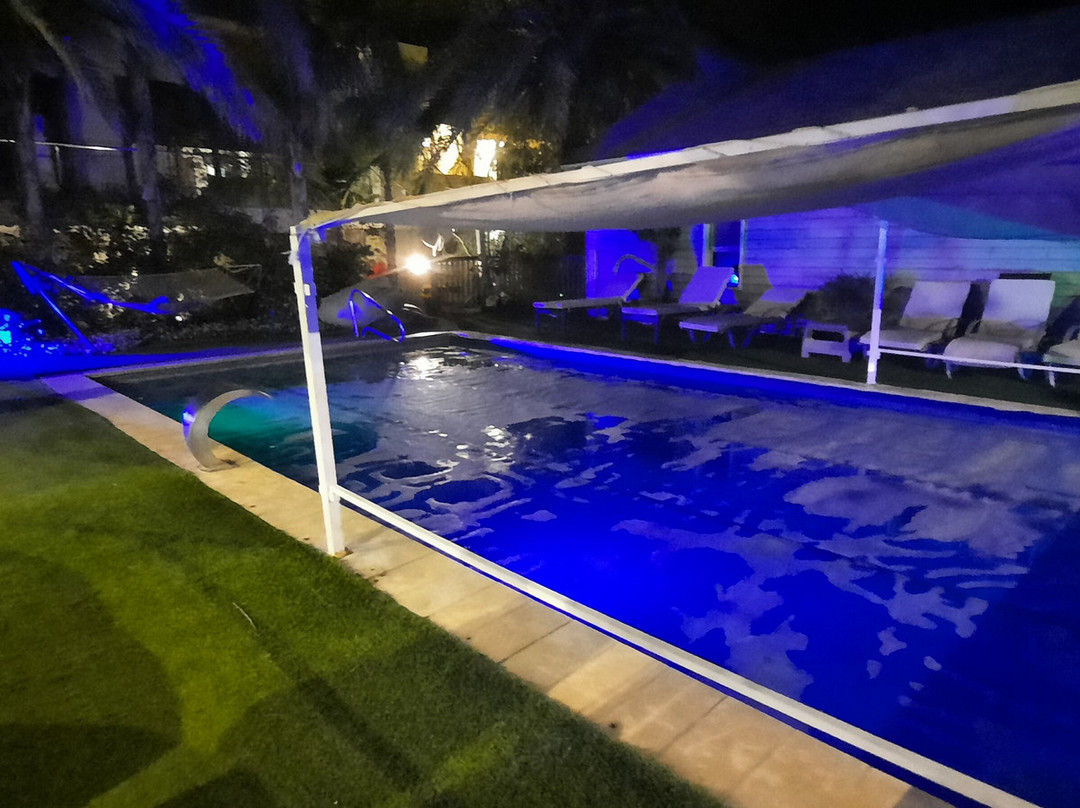 Hen Chalet & Suites主图