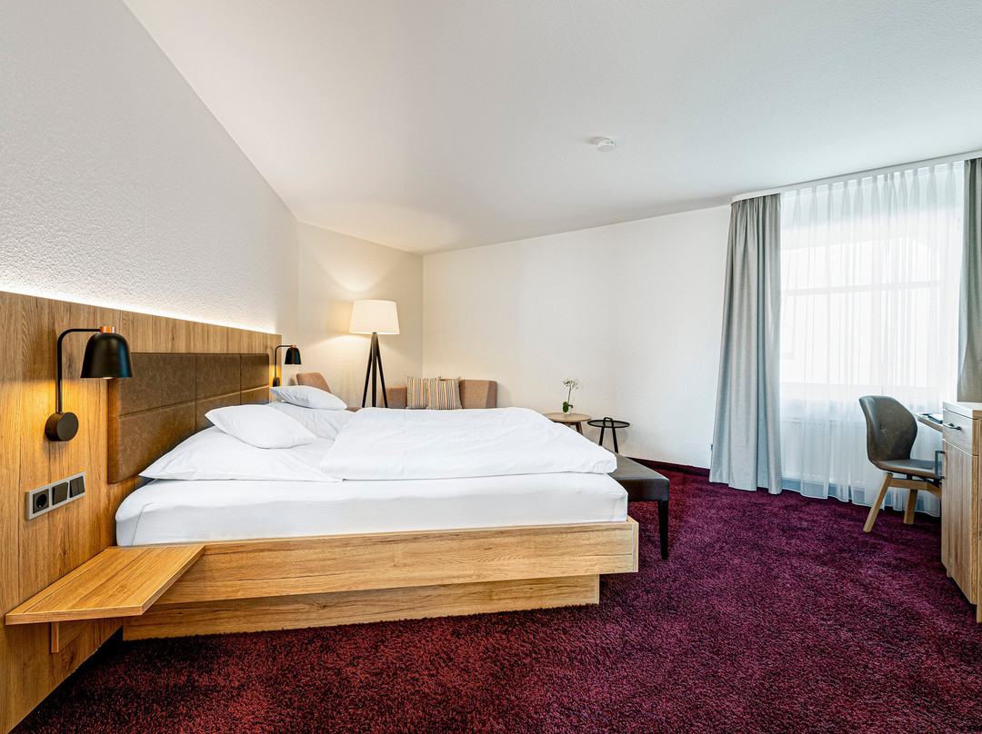 布勒兰德酒店主图