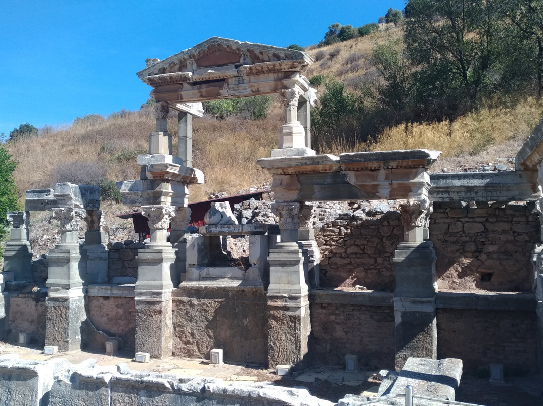 Trajan's Fountain景点图片