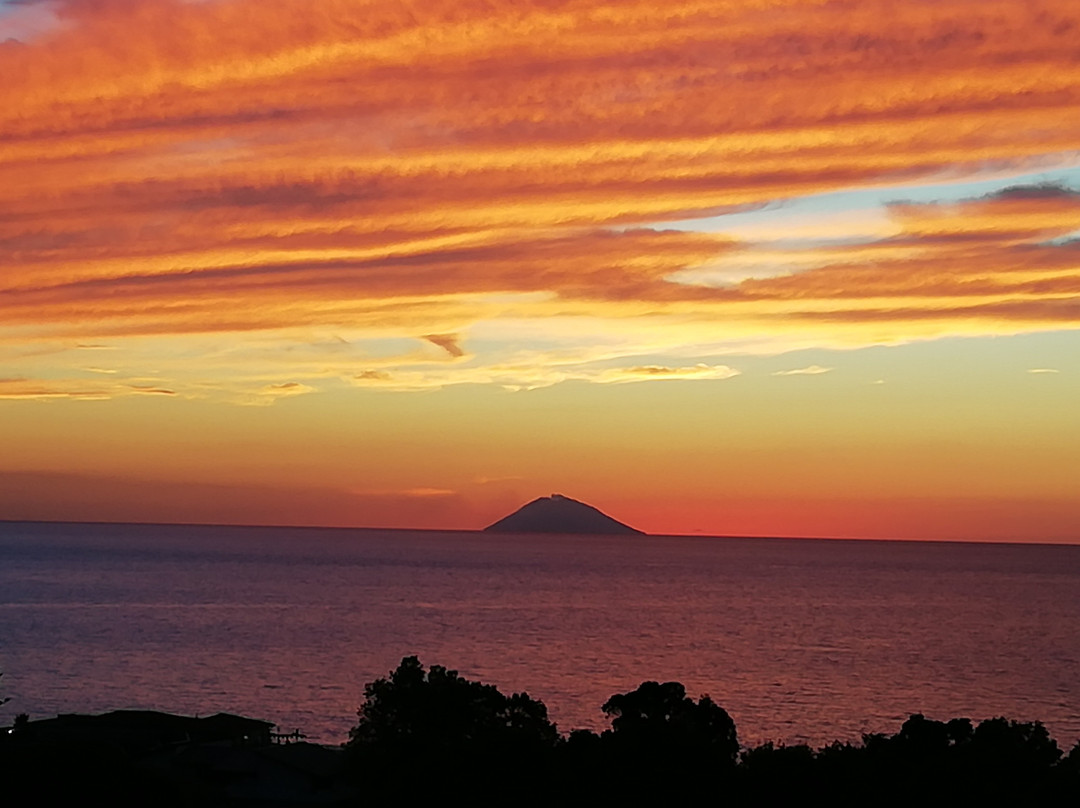 布鲁热带酒店主图
