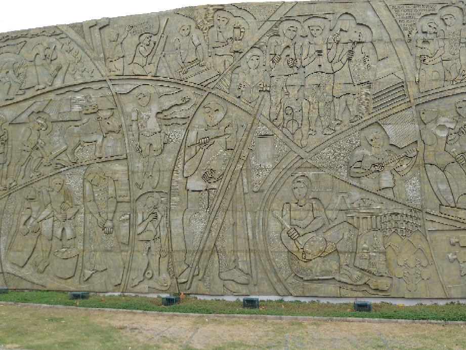 Memorial de Arte Adelio Sarro-维涅杜必去景点