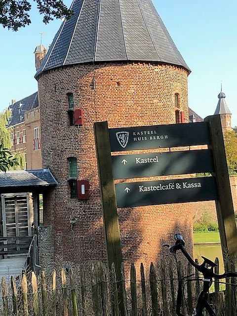 Kasteel Huis Bergh景点图片