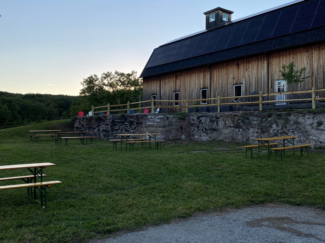 Dutch's Spirits at Harvest Homestead Farm-Pine Plains必去景点