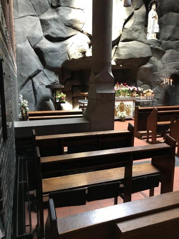 Our Lady of Lourdes (RC) Silent Center-斯赫弗宁恩必去景点