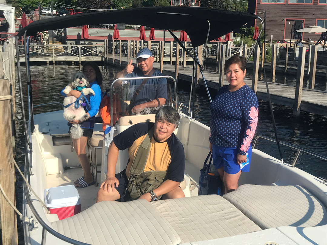 Chic's Marina Boat Rentals景点图片