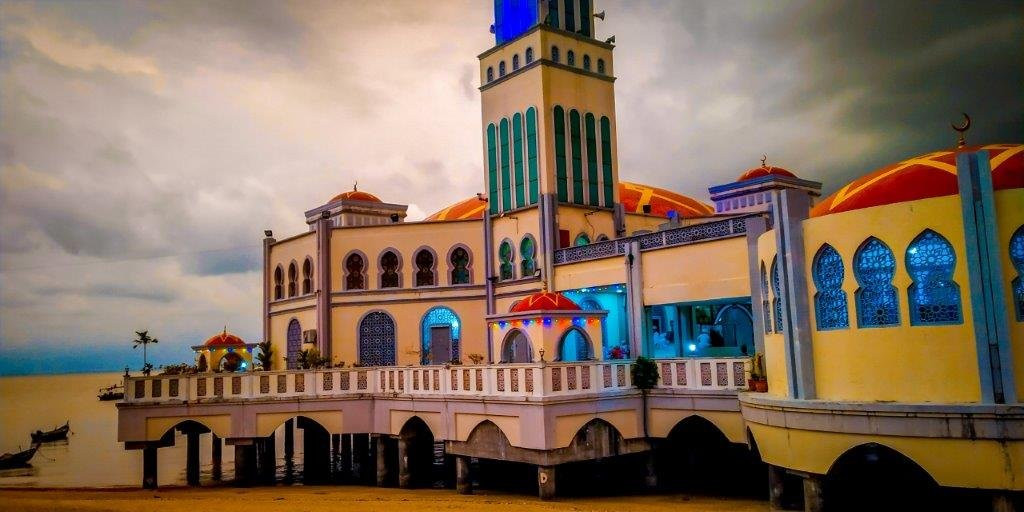 The Floating Mosque-丹容武雅必去景点